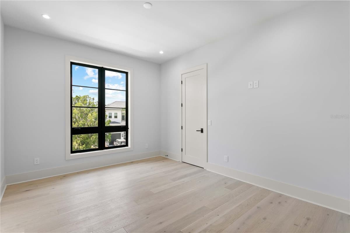 5003 POE AVENUE — photo 60 of 81