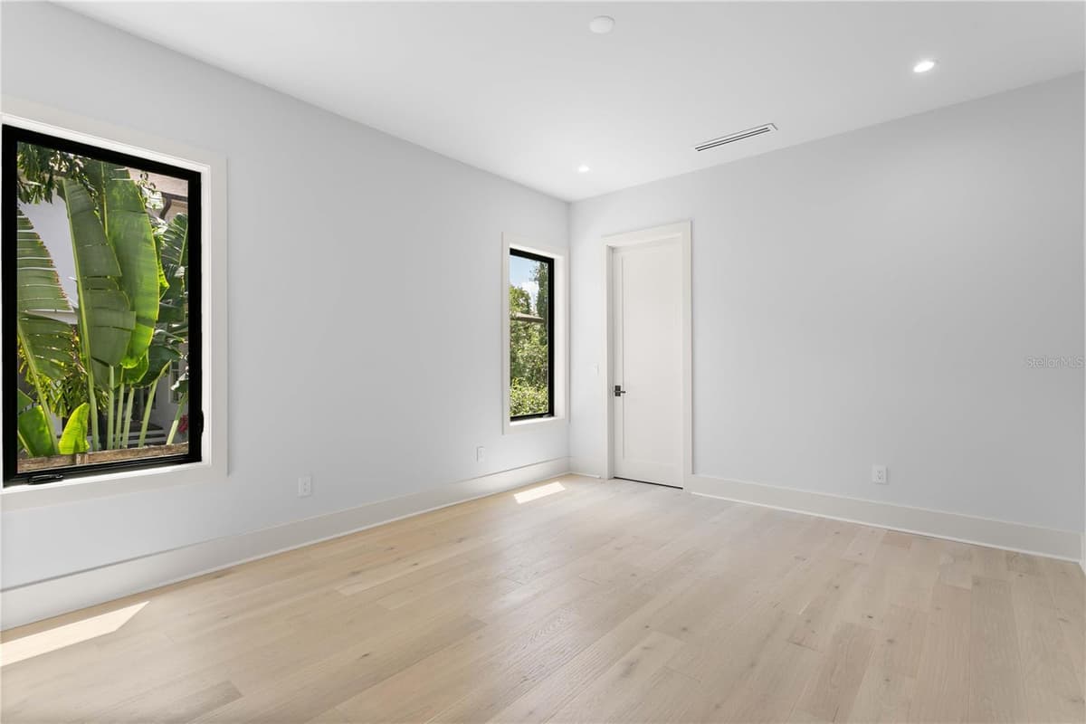 5003 POE AVENUE — photo 43 of 81