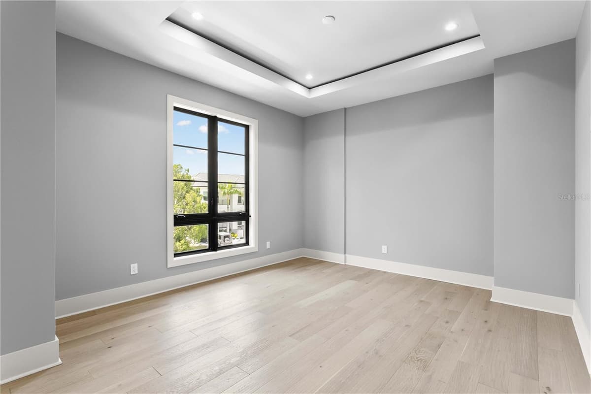 5003 POE AVENUE — photo 58 of 81