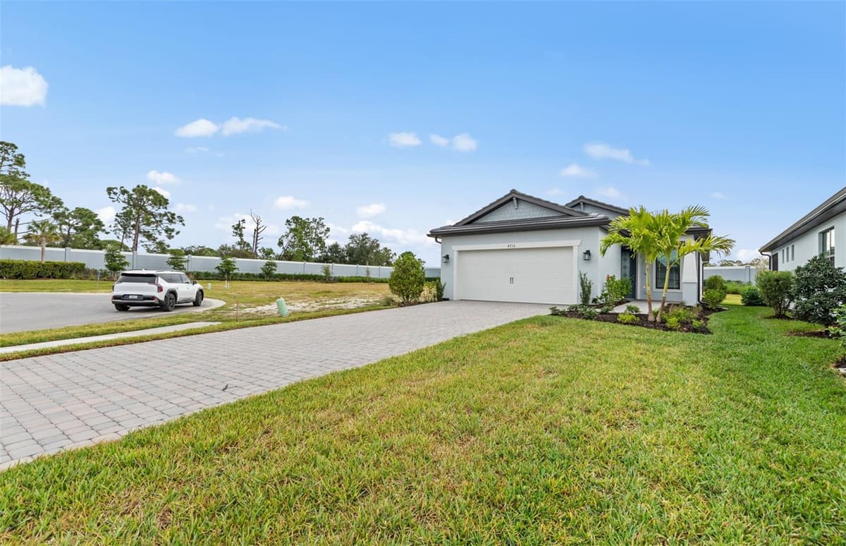 4695 BLUE STAR COURT — photo 4 of 27