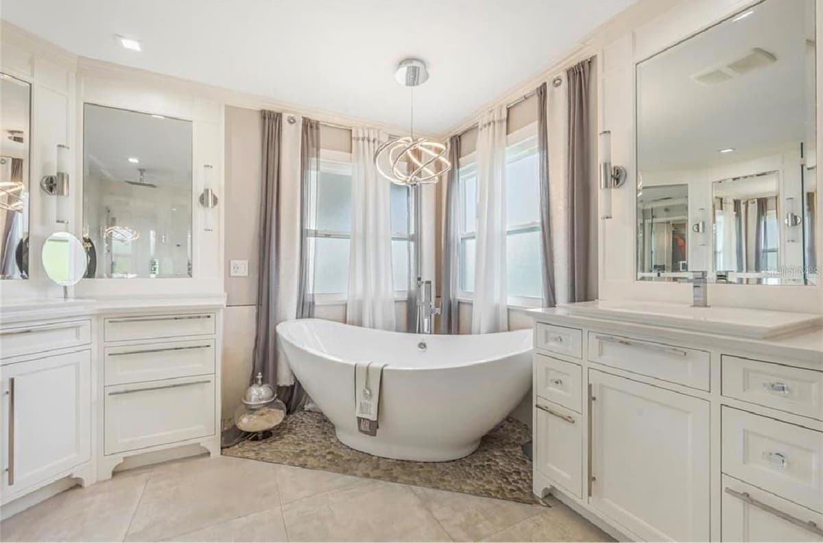 6527 BAYBORO COURT — photo 11 of 37
