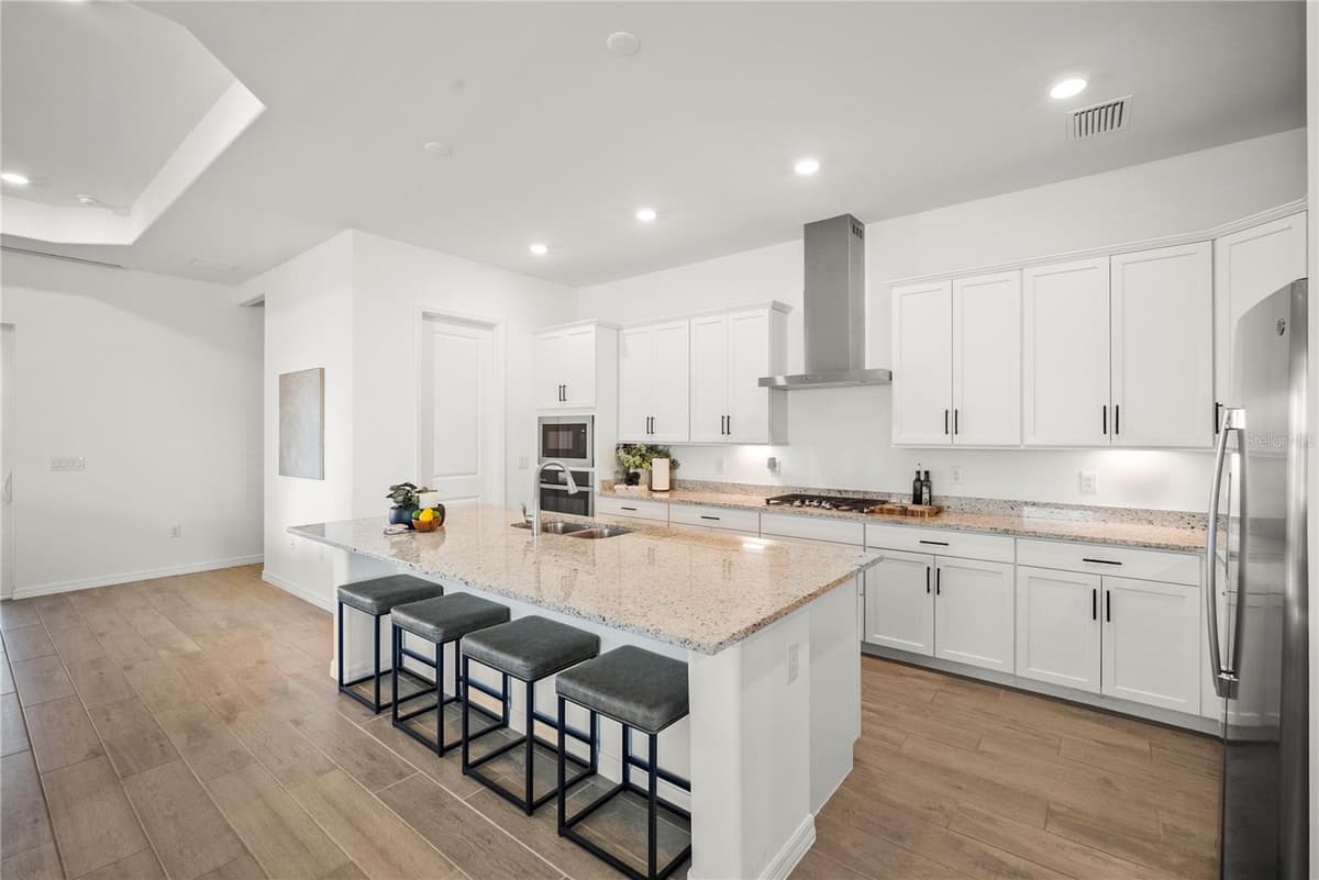 15916 SUGAR HILL DRIVE — photo 8 of 47