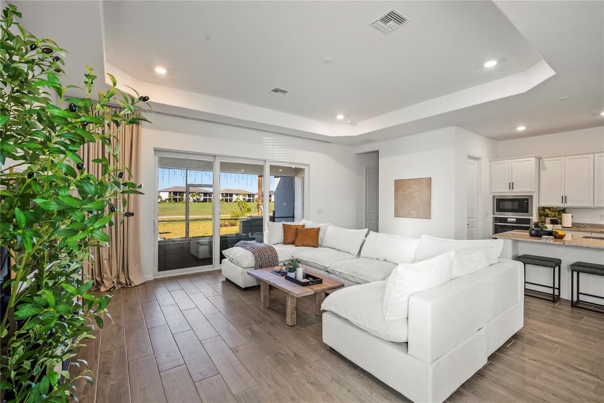 15916 SUGAR HILL DRIVE — photo 3 of 47