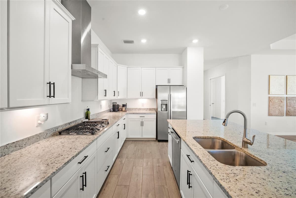 15916 SUGAR HILL DRIVE — photo 10 of 47