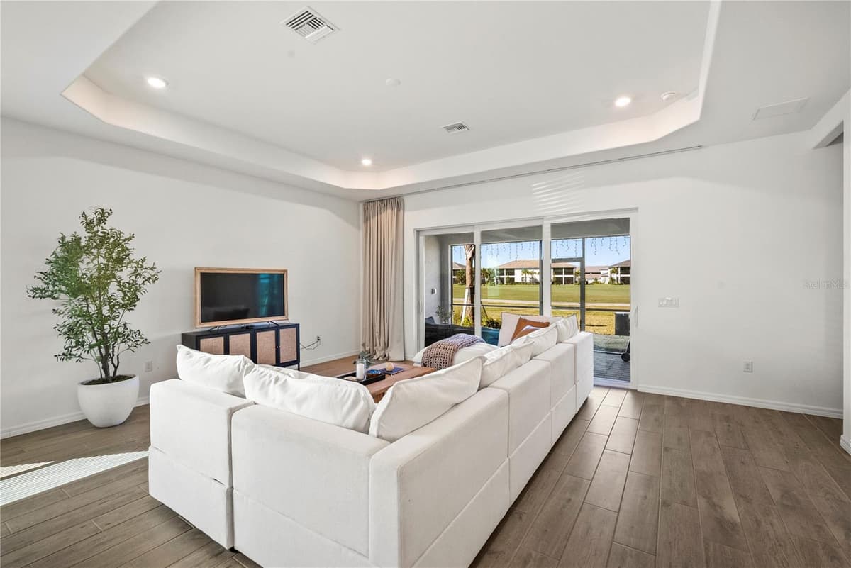 15916 SUGAR HILL DRIVE — photo 5 of 47