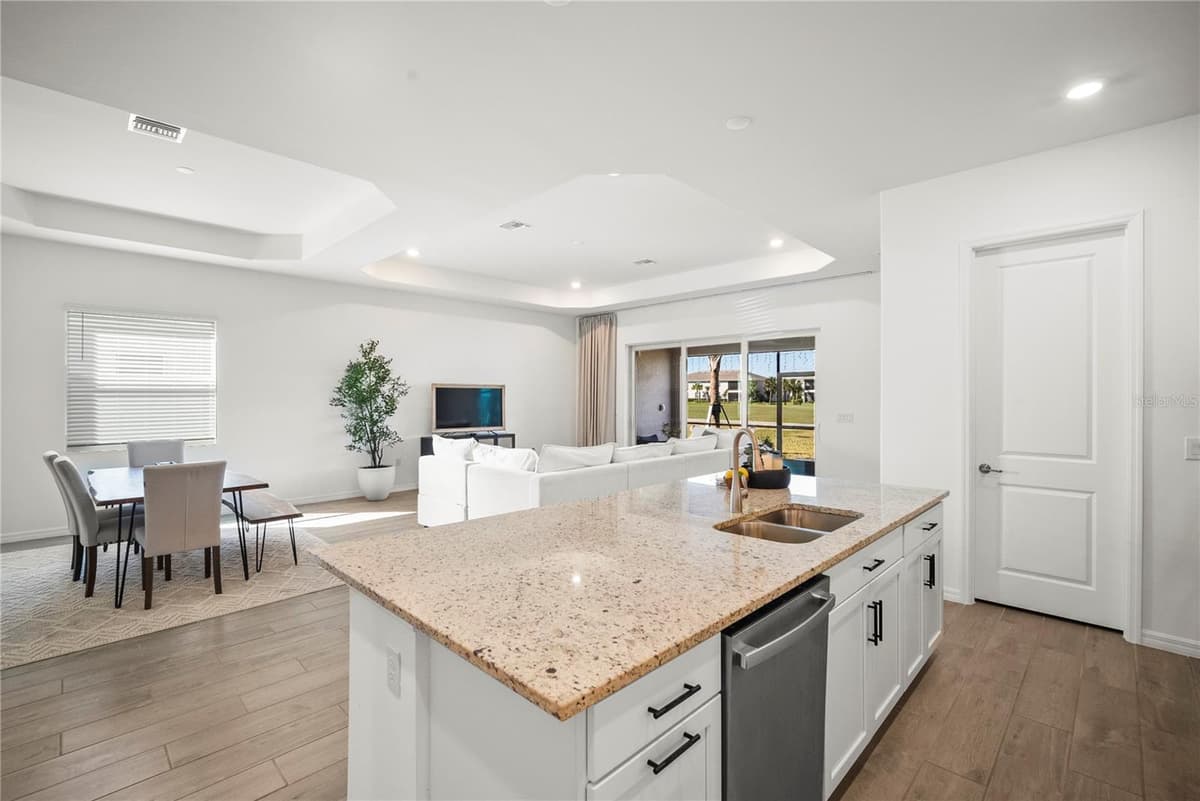 15916 SUGAR HILL DRIVE — photo 9 of 47