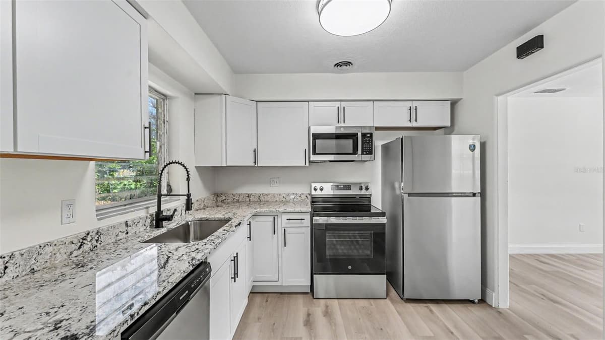 1725 31ST STREET — photo 11 of 18