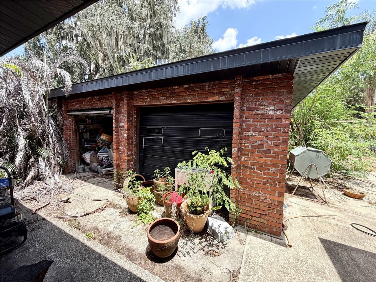 1880 HERMOSA AVENUE — photo 9 of 54
