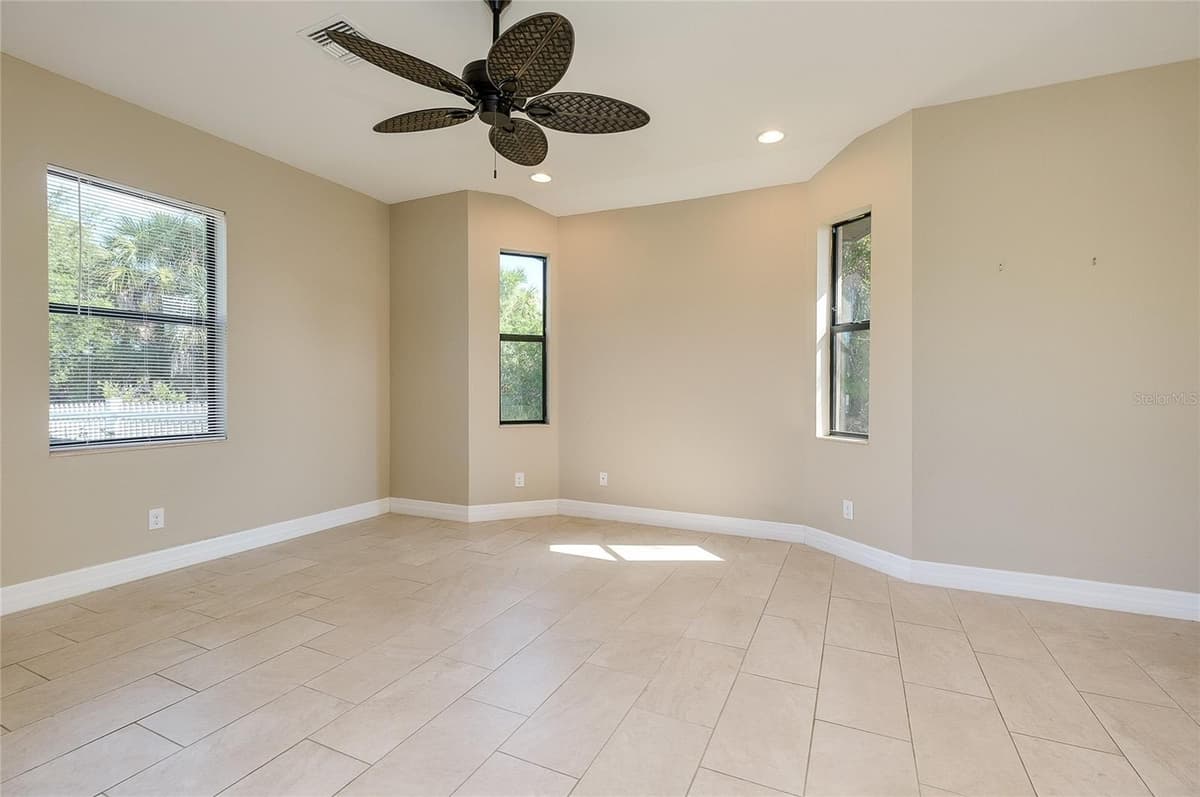 545 PEMBROKE DRIVE — photo 36 of 51