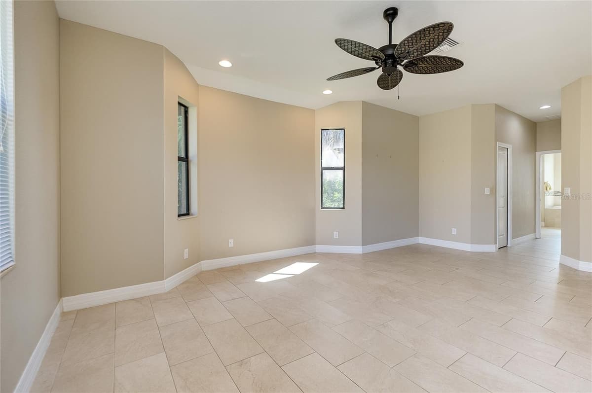 545 PEMBROKE DRIVE — photo 11 of 51