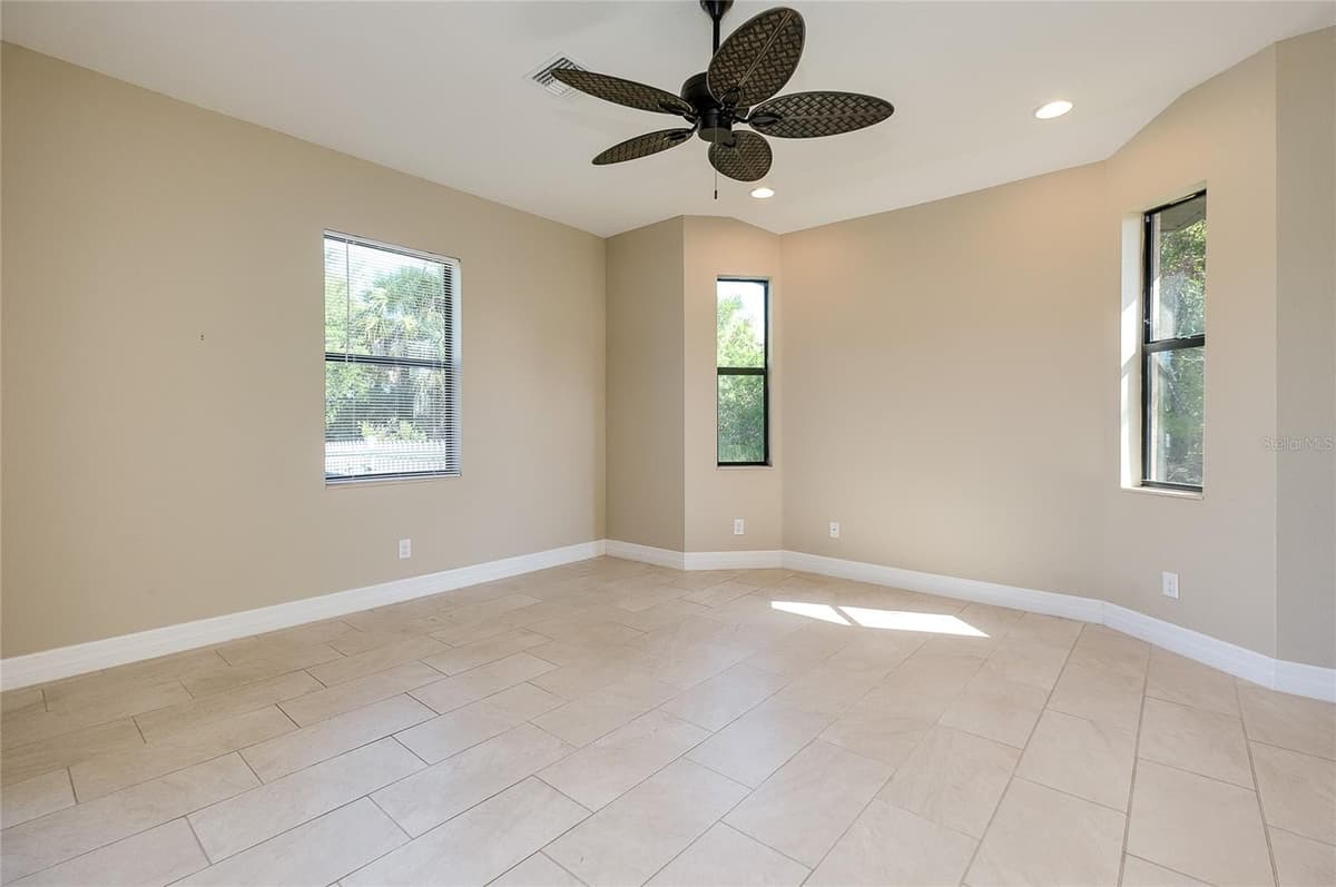 545 PEMBROKE DRIVE — photo 35 of 51