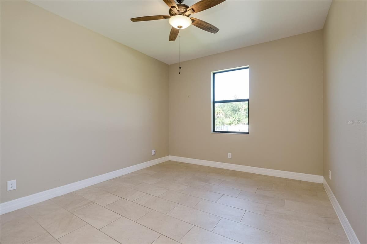 545 PEMBROKE DRIVE — photo 16 of 51