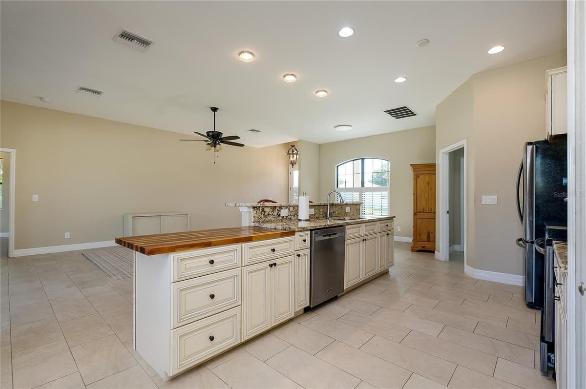 545 PEMBROKE DRIVE — photo 33 of 51
