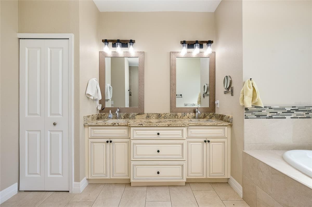 545 PEMBROKE DRIVE — photo 43 of 51