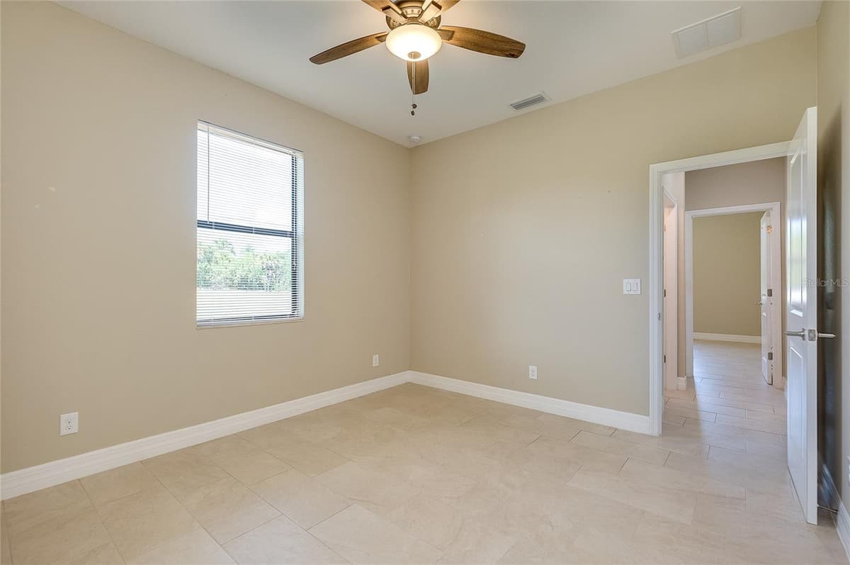 545 PEMBROKE DRIVE — photo 13 of 51