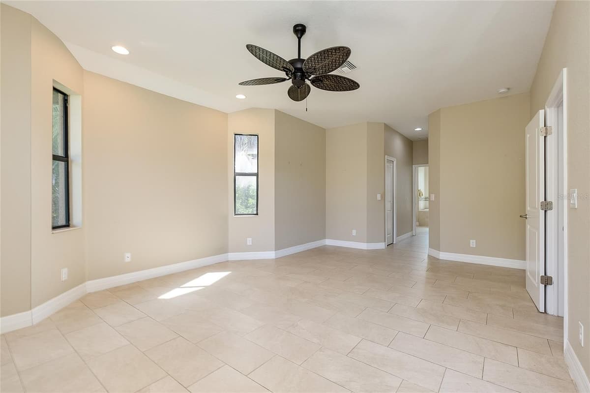 545 PEMBROKE DRIVE — photo 37 of 51