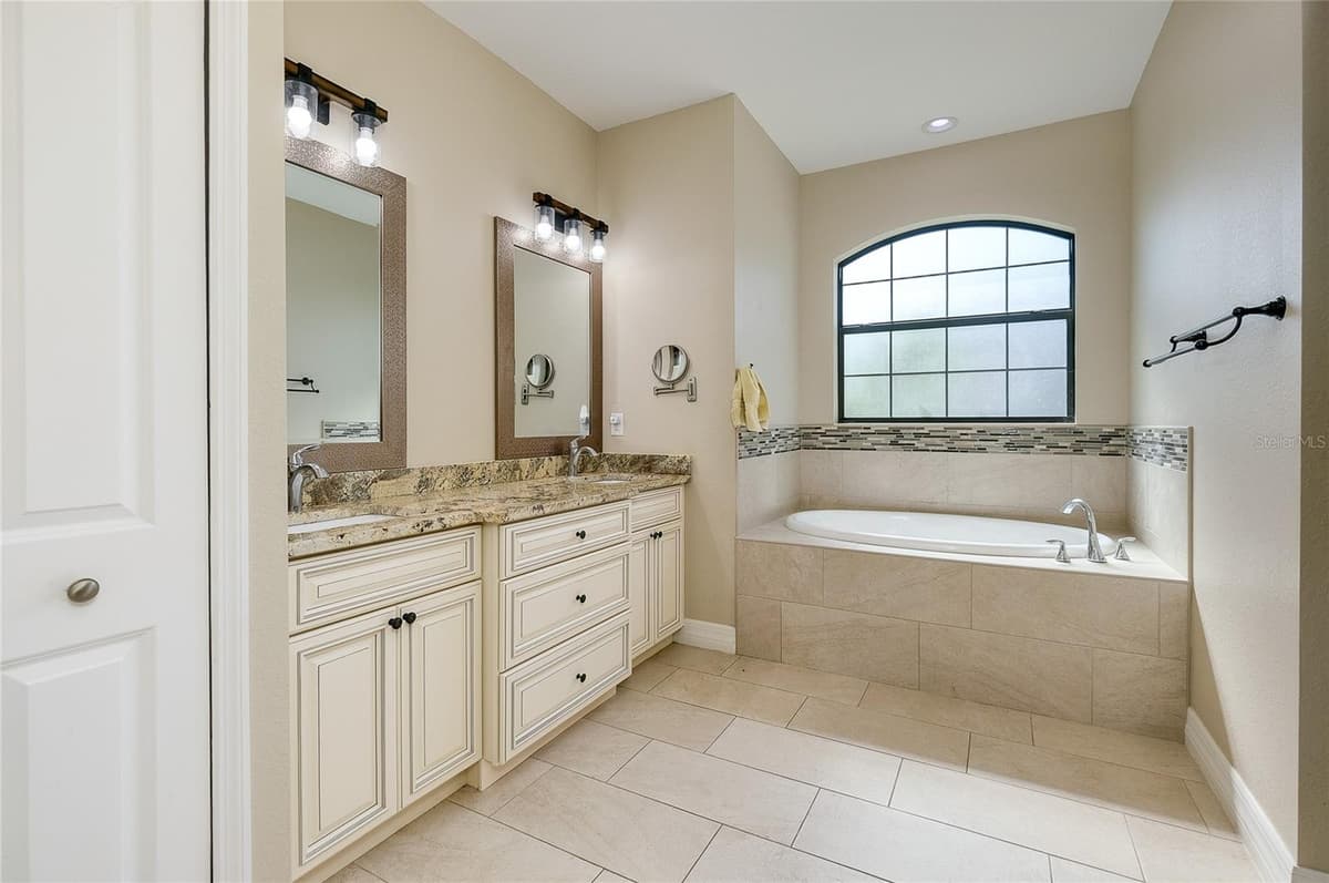 545 PEMBROKE DRIVE — photo 42 of 51