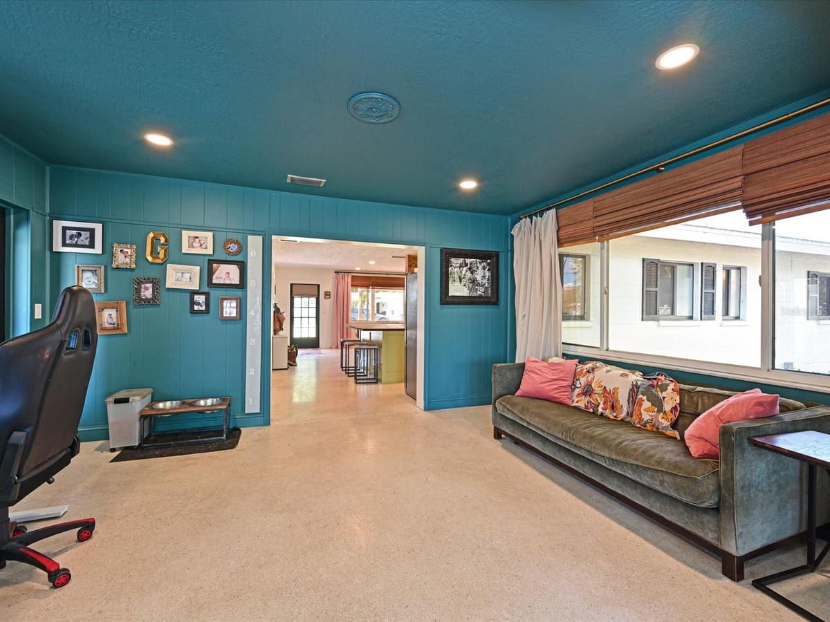 5812 2ND AVENUE — photo 9 of 27
