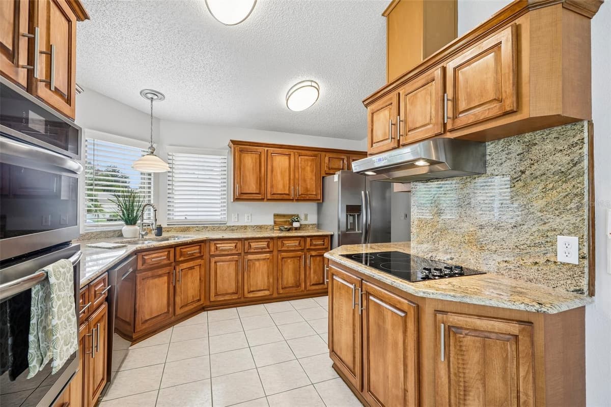 710 CORTEZ AVENUE — photo 11 of 37