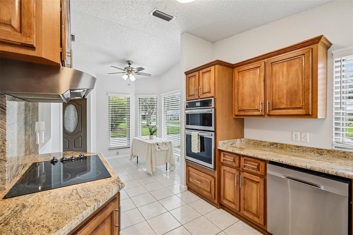 710 CORTEZ AVENUE — photo 15 of 37