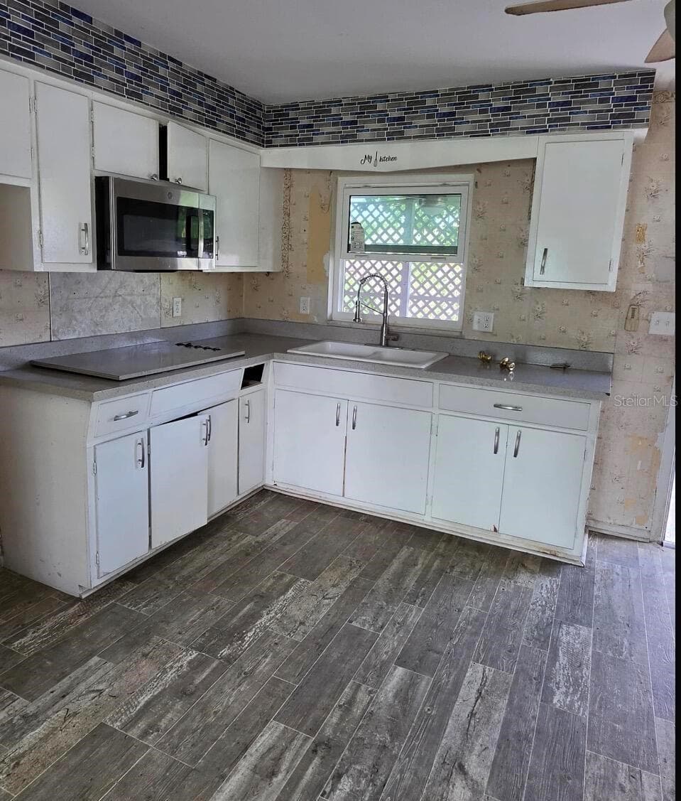 2403 ADRIAN AVENUE — photo 2 of 7