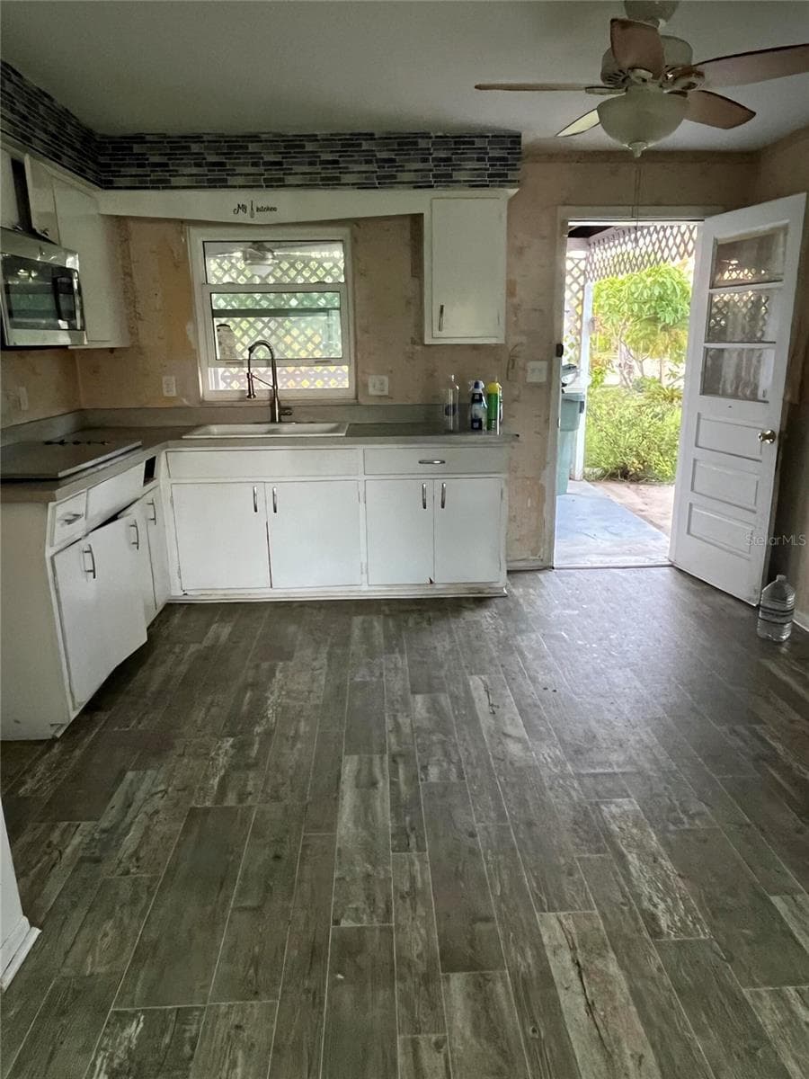 2403 ADRIAN AVENUE — photo 3 of 7