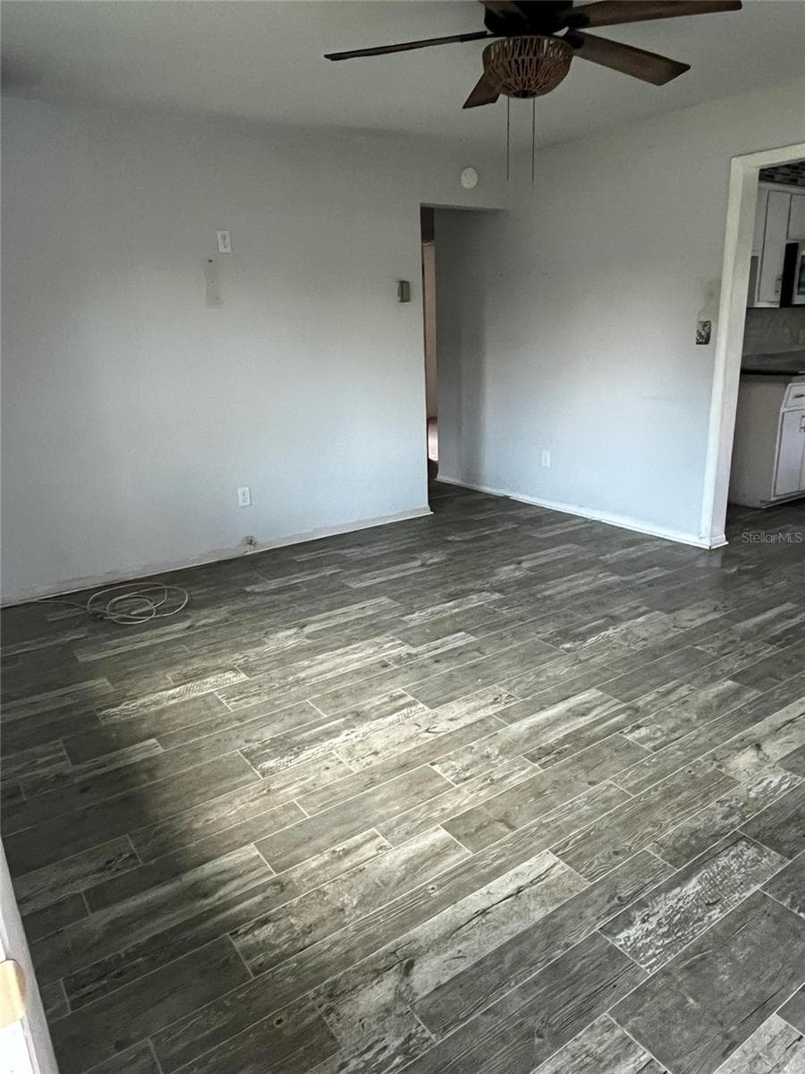 2403 ADRIAN AVENUE — photo 4 of 7