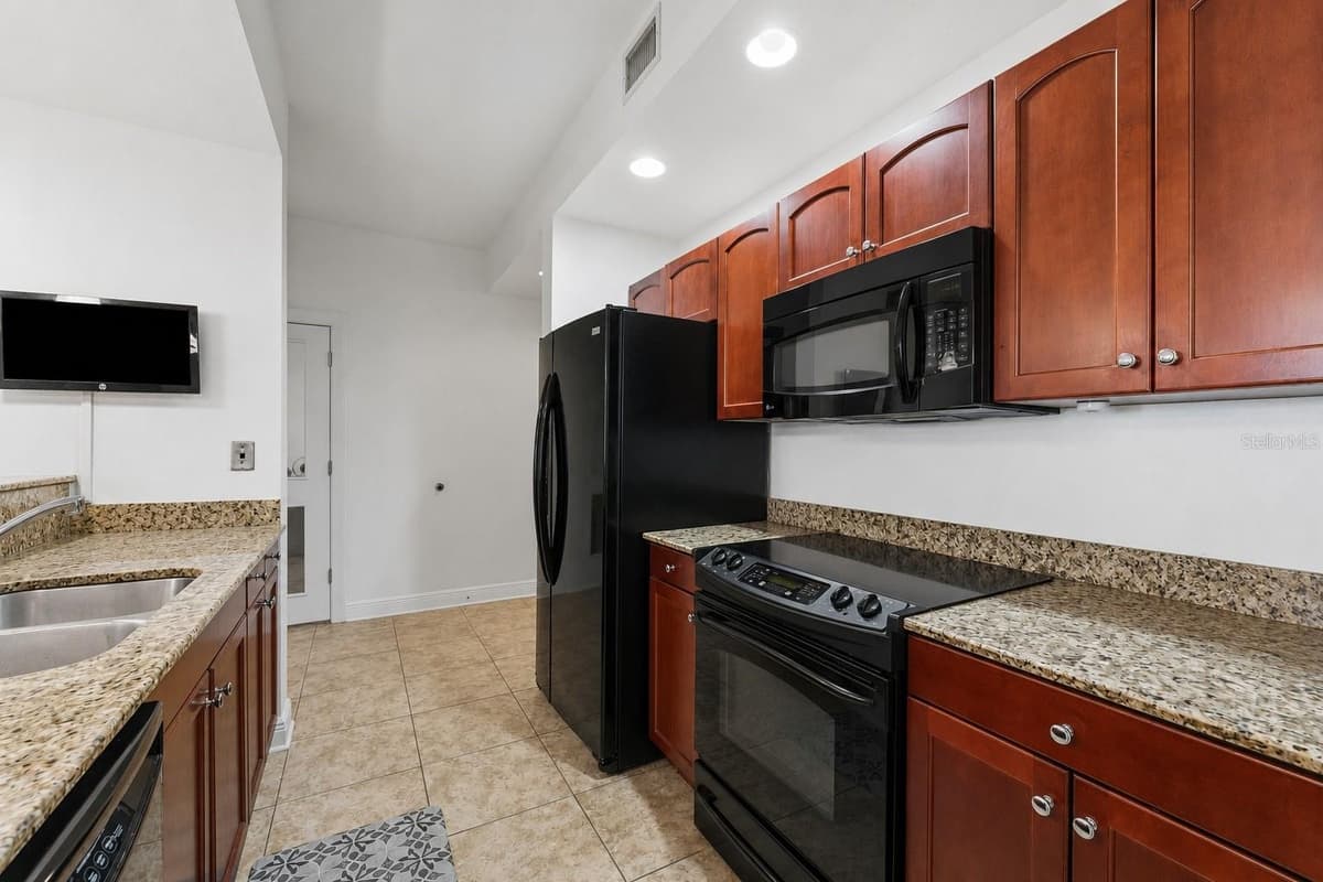 628 CLEVELAND STREET — photo 15 of 58