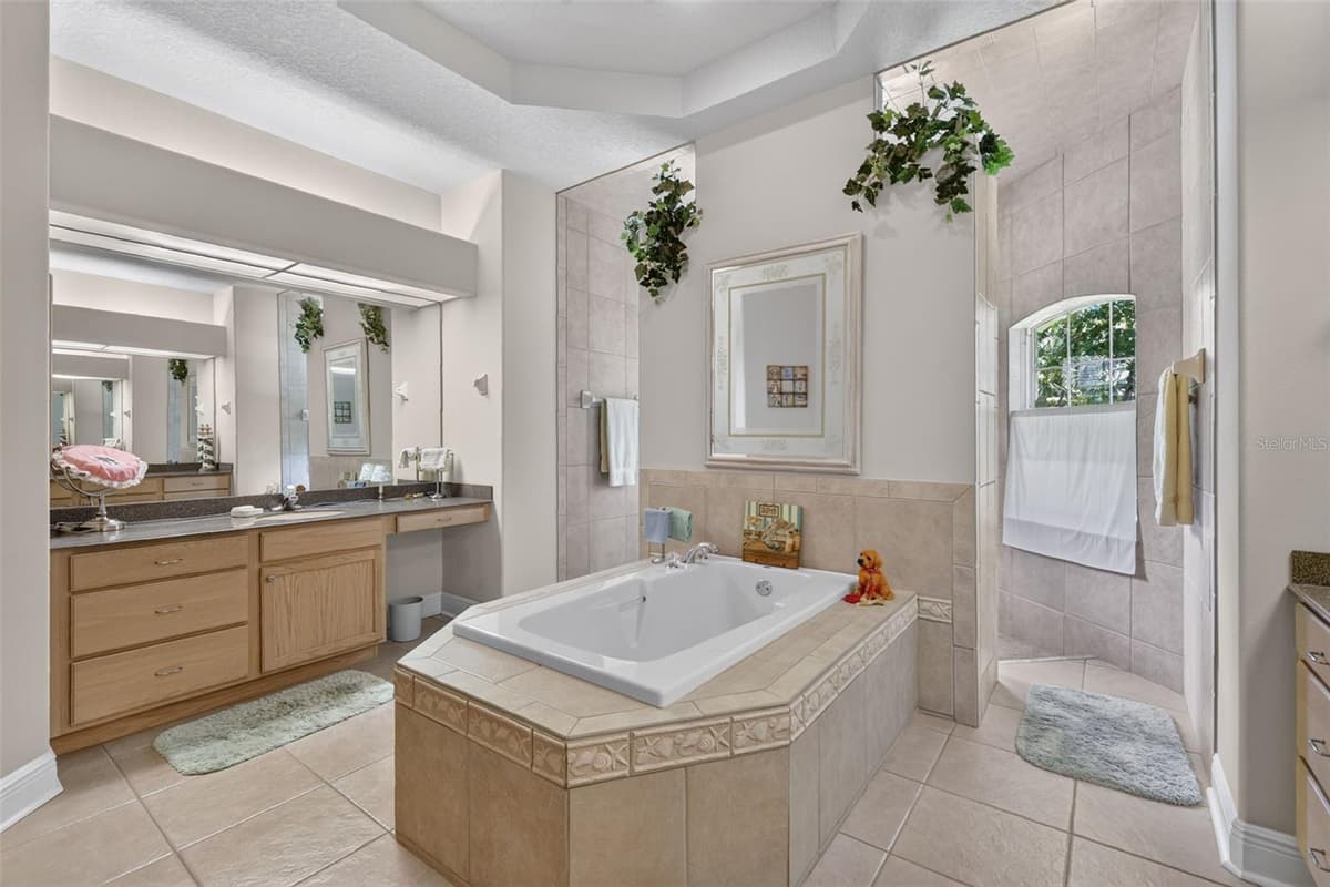 720 NORTHWEST SNUG HARBOR ROAD — photo 13 of 30
