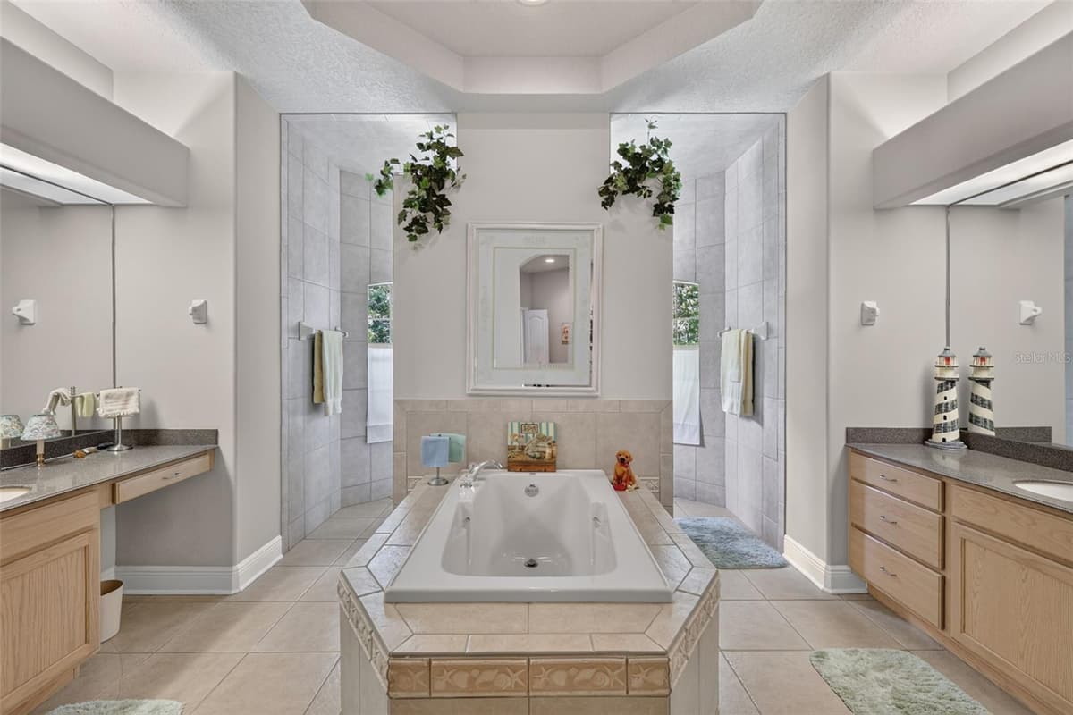 720 NORTHWEST SNUG HARBOR ROAD — photo 12 of 30