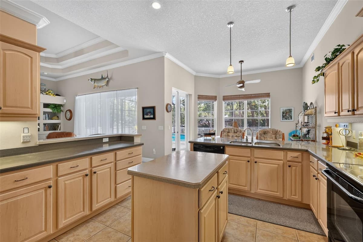 720 NORTHWEST SNUG HARBOR ROAD — photo 7 of 30