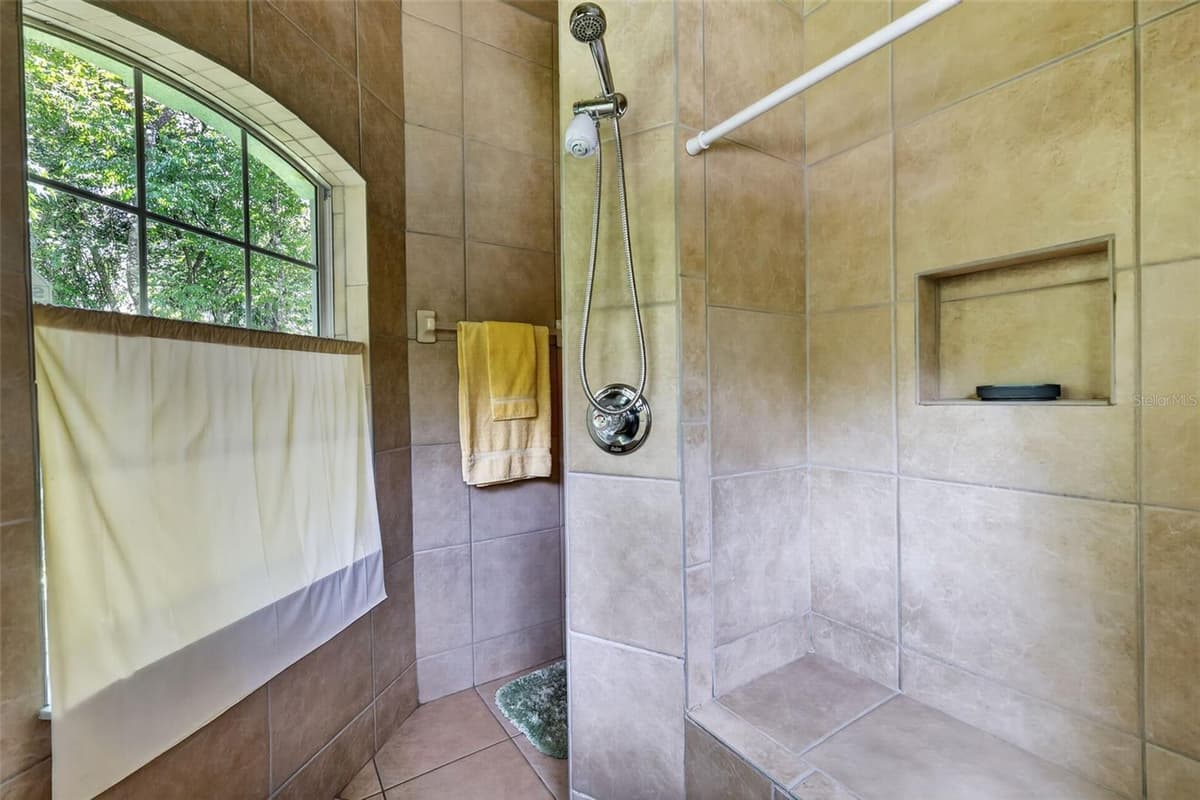 720 NORTHWEST SNUG HARBOR ROAD — photo 14 of 30