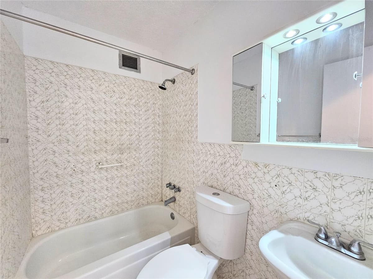 J10 SAN PATRICIO AVENUE — photo 21 of 22