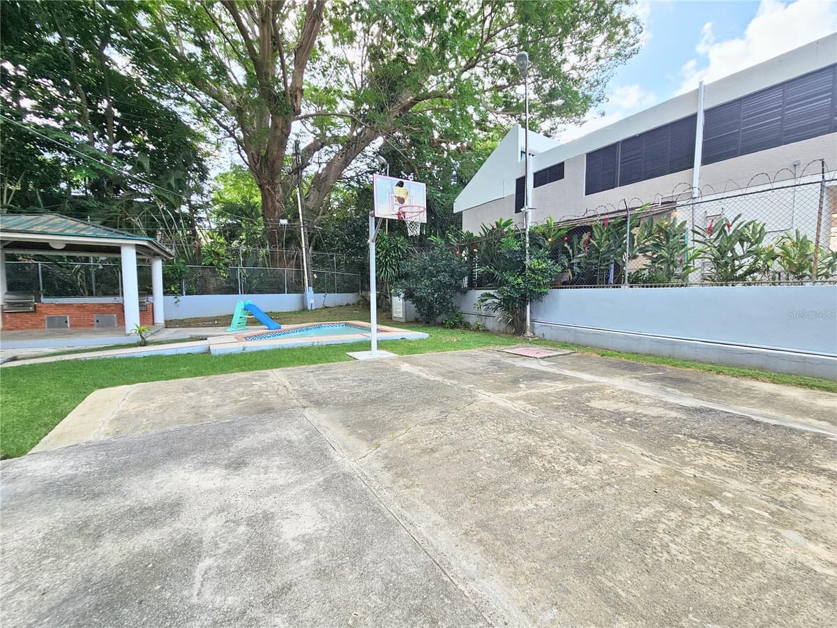 J10 SAN PATRICIO AVENUE — photo 12 of 22