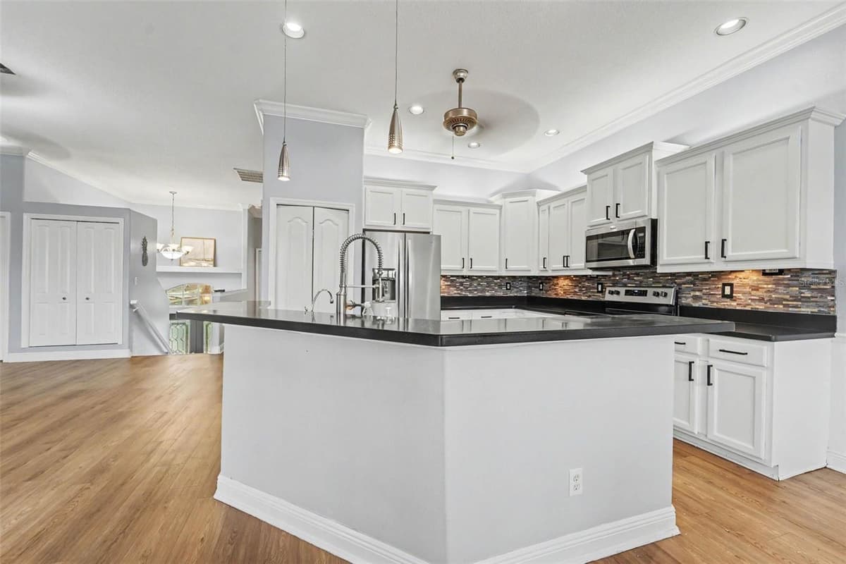7533 HATTERAS DR — photo 8 of 27