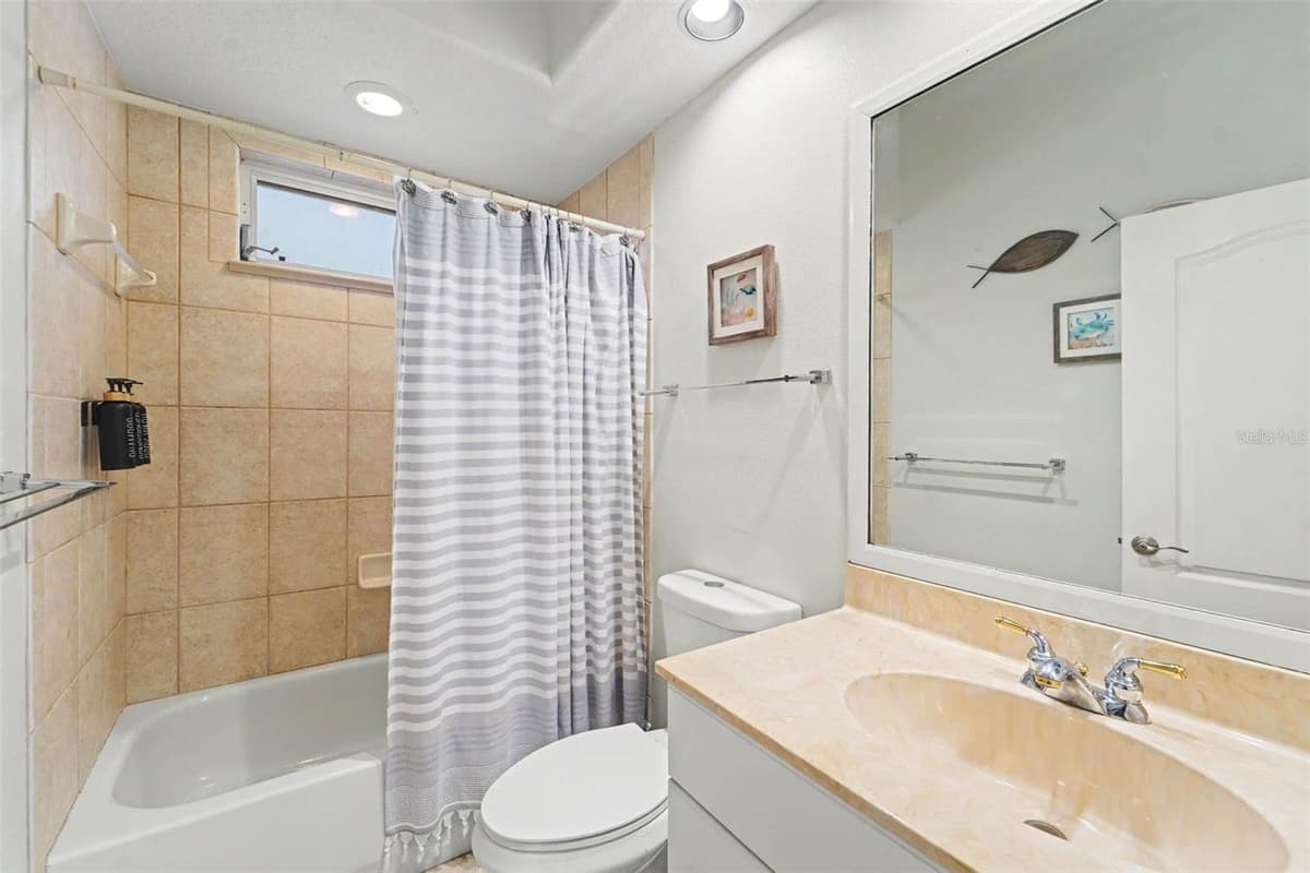 7533 HATTERAS DR — photo 14 of 27