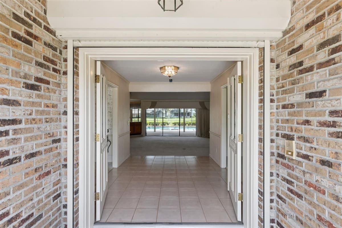 1429 MAJESTIC OAK DRIVE — photo 4 of 52