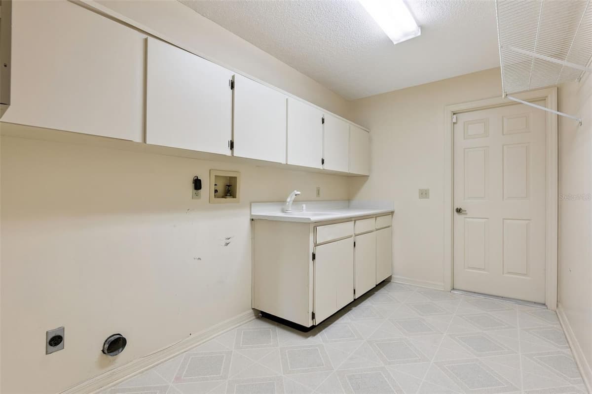 1429 MAJESTIC OAK DRIVE — photo 32 of 52