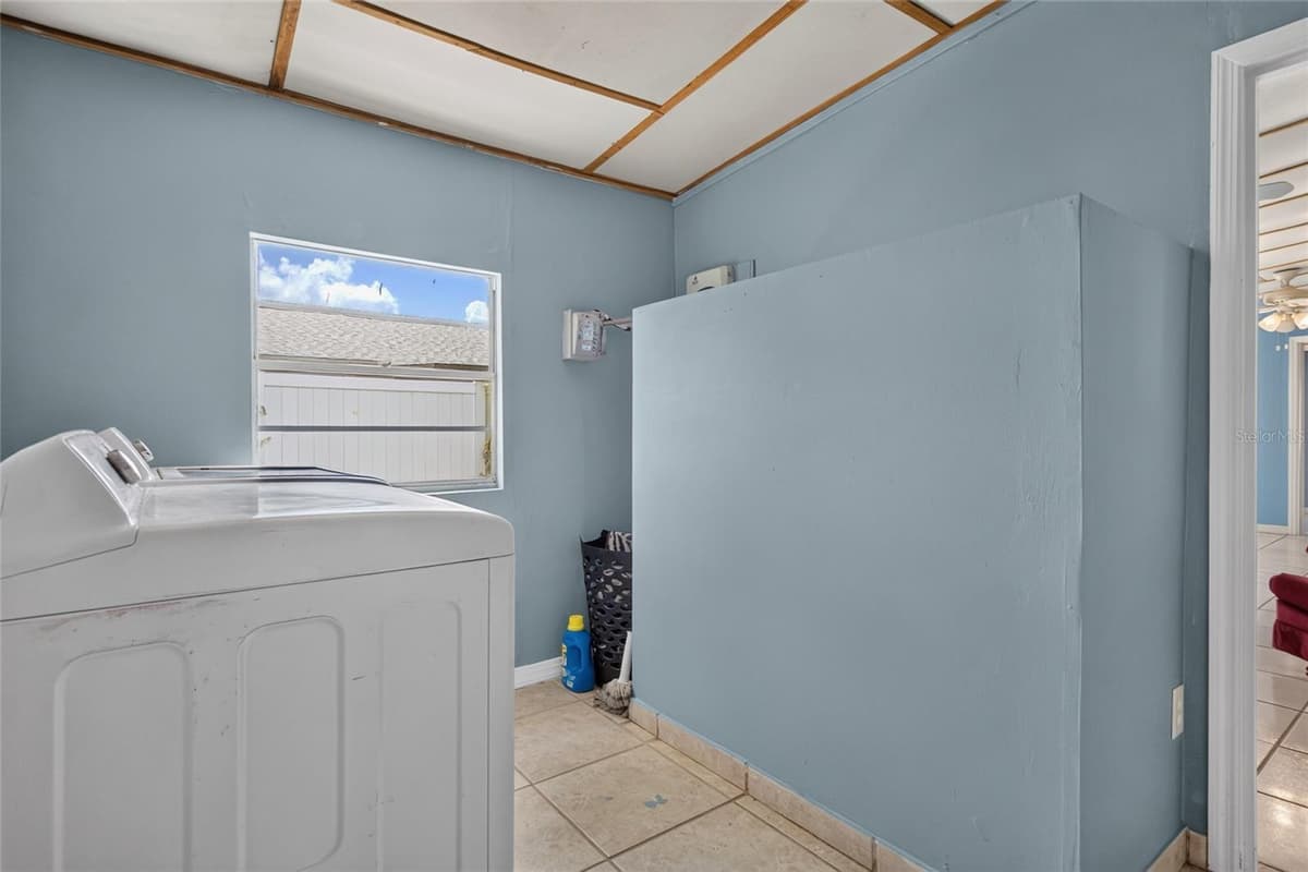6711 GLEN FOREST COURT — photo 34 of 45