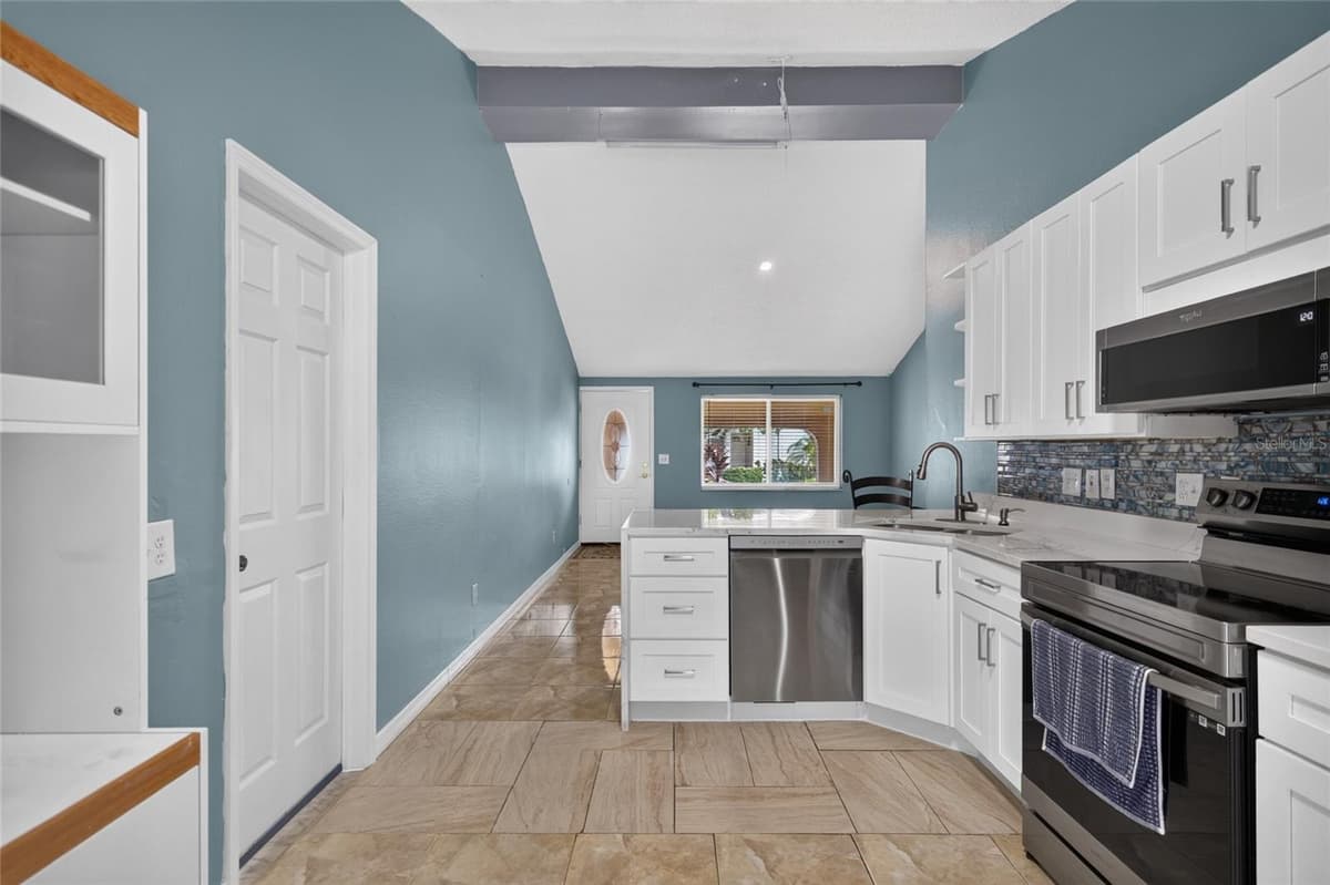 6711 GLEN FOREST COURT — photo 6 of 45