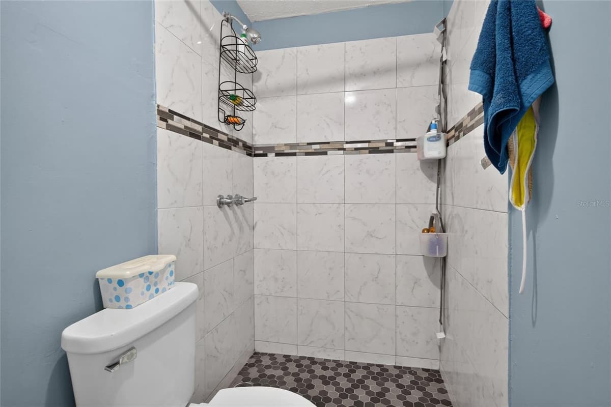 6711 GLEN FOREST COURT — photo 27 of 45