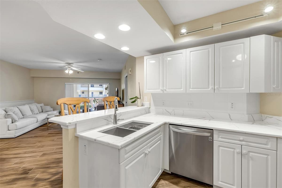 5300 ATLANTIC AVENUE — photo 23 of 91