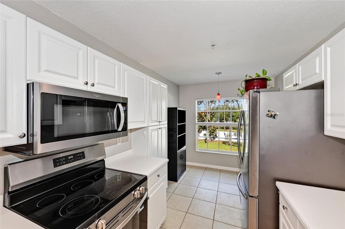 7092 STRAND CIRCLE — photo 8 of 64