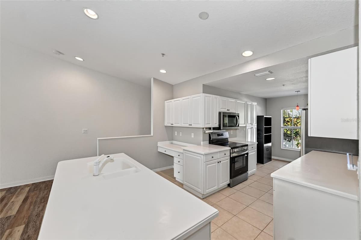 7092 STRAND CIRCLE — photo 6 of 64