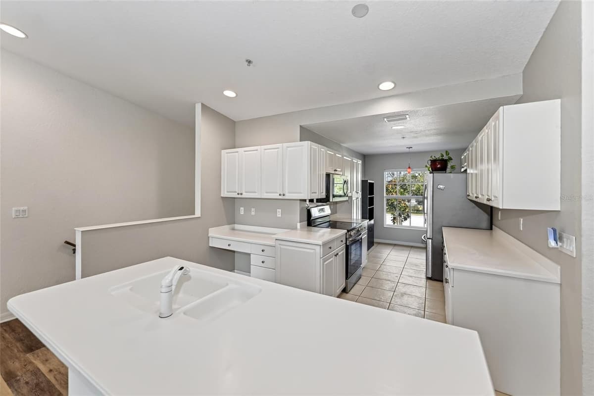 7092 STRAND CIRCLE — photo 5 of 64