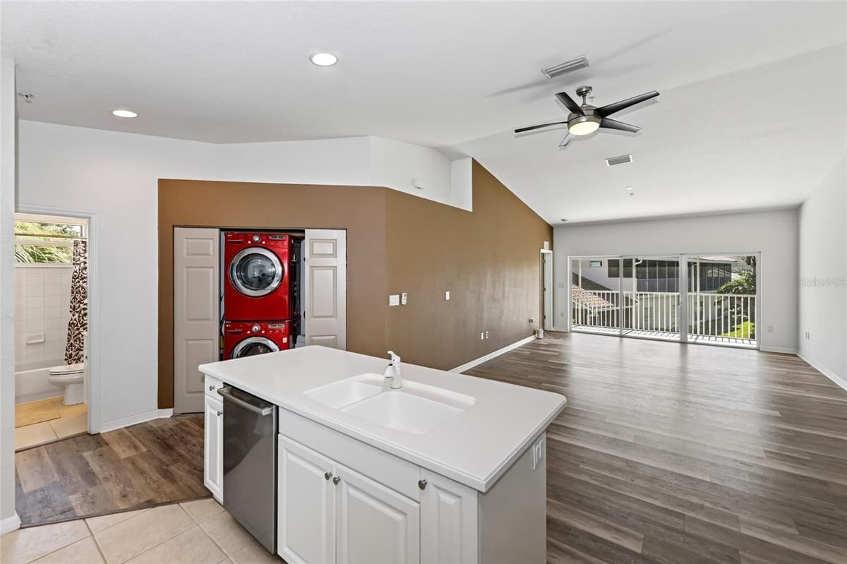 7092 STRAND CIRCLE — photo 12 of 64