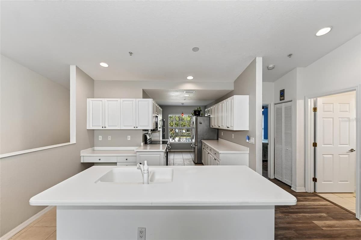 7092 STRAND CIRCLE — photo 3 of 64