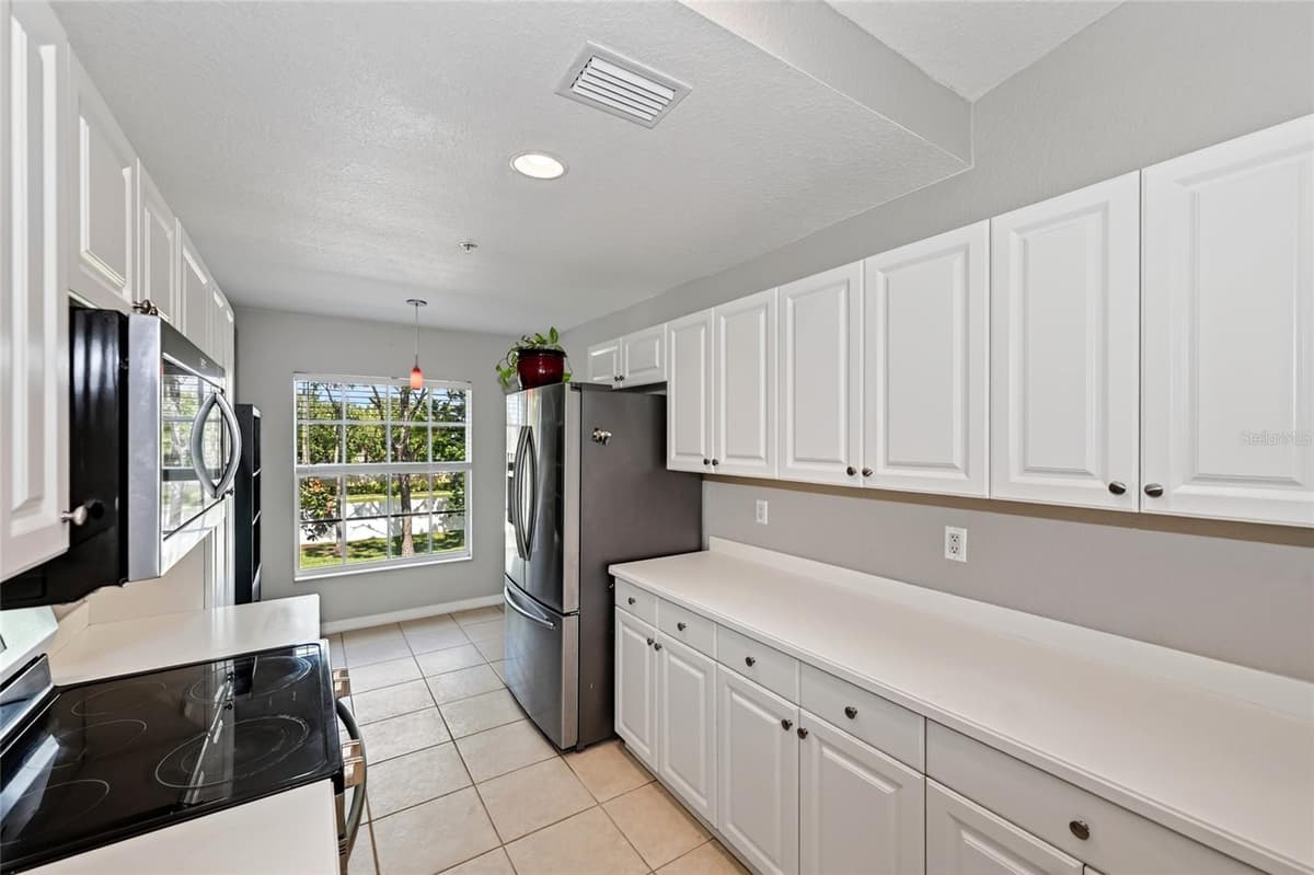7092 STRAND CIRCLE — photo 9 of 64