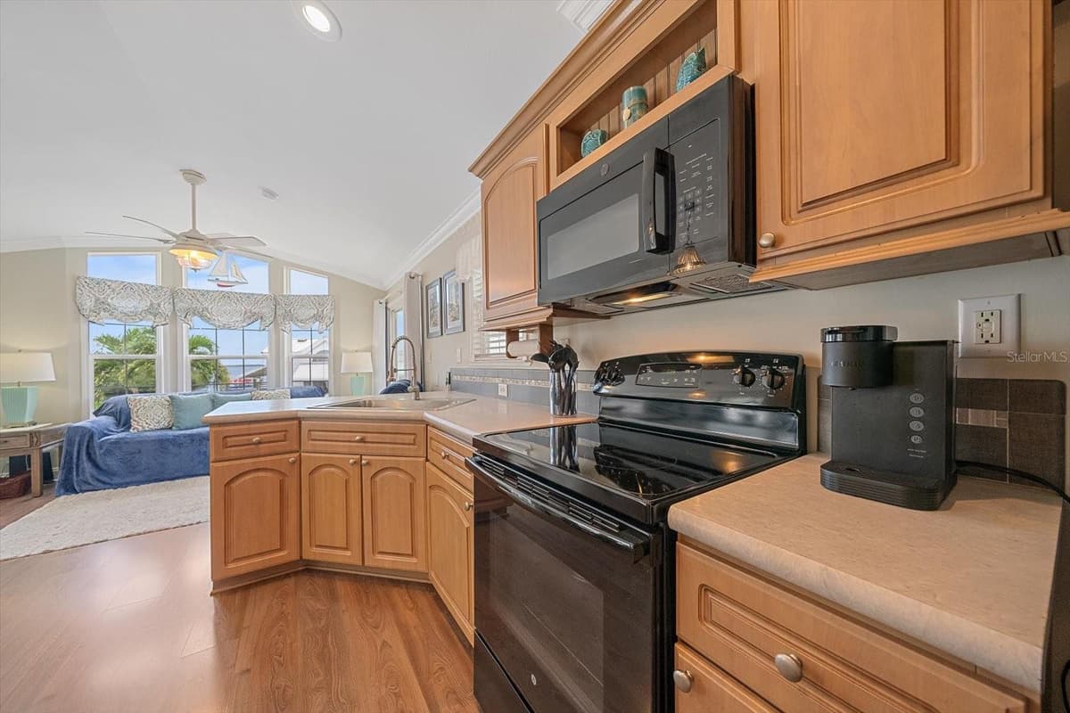 4 BASIN STREET — photo 15 of 25