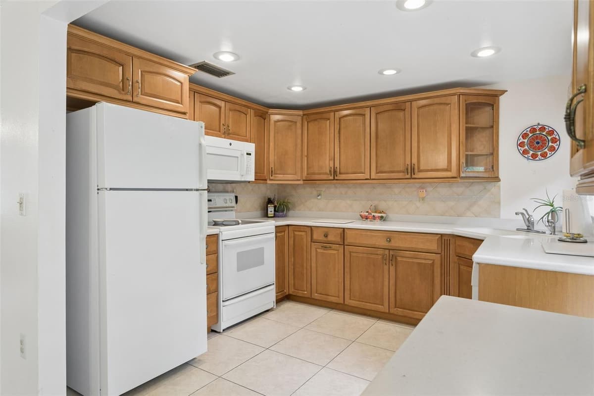 4104 BAY HILLS BOULEVARD — photo 8 of 31
